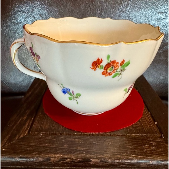 8 Cups, Meissen Blue Crossed Swords Mark - Picture 6 of 11